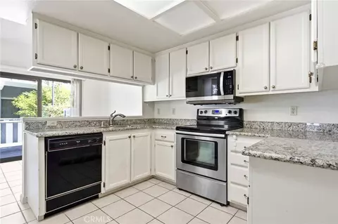 Kitchen - 470 Mountain Laurel Ct, Mountain View, CA 94043 photo 2 of 2