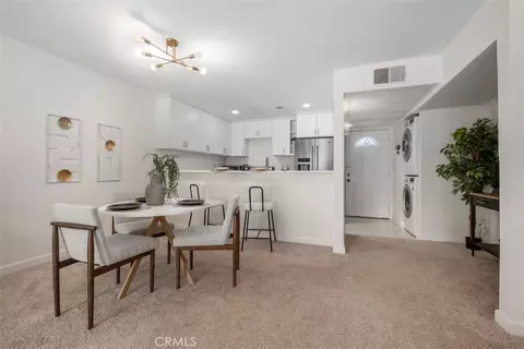 Dining - 324 Tangelo, Irvine, CA 92618 photo 1 of 2