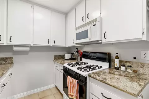 Kitchen - 44 Tangelo #298, Irvine, CA 92618 photo 2 of 2
