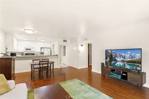 Living - 44 Tangelo #298, Irvine, CA 92618 photo 4 of 7
