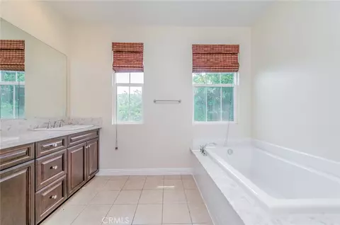 Bath - 219 Wicker, Irvine, CA 92618 photo 4 of 5
