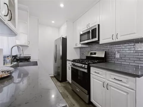 Kitchen - 308 E Maple #5, Glendale, CA 91205 photo 1 of 3