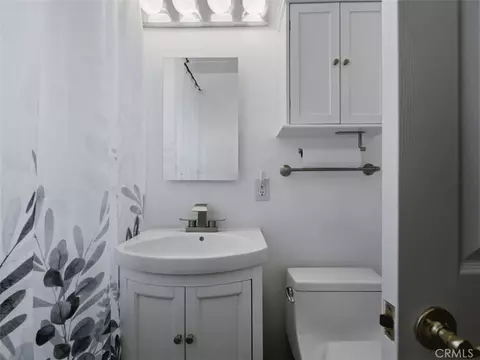 Bath - 308 E Maple #5, Glendale, CA 91205 photo 1 of 1