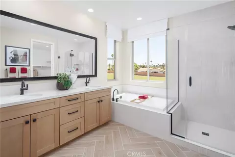 Bath - 1431 Moore St, Redlands, CA 92374 photo 1 of 2