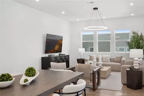 Dining - 131 Sash, Irvine, CA 92618 photo 3 of 3