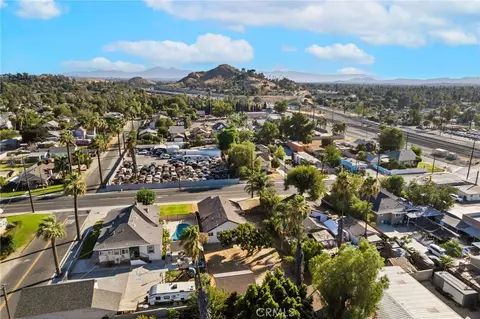 View/Area - 3029 Cridge St, Riverside, CA 92507 photo 7 of 8