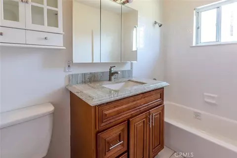 Bath - 219 S Oak St, Orange, CA 92866 photo 3 of 4