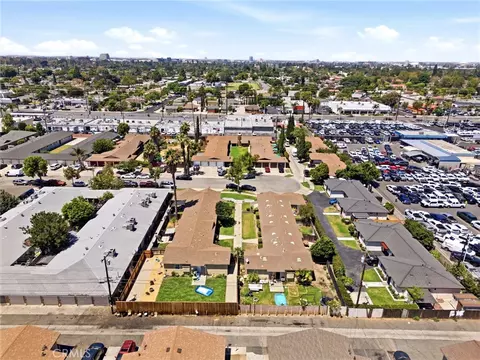 View/Area - 219 S Oak St, Orange, CA 92866 photo 8 of 10