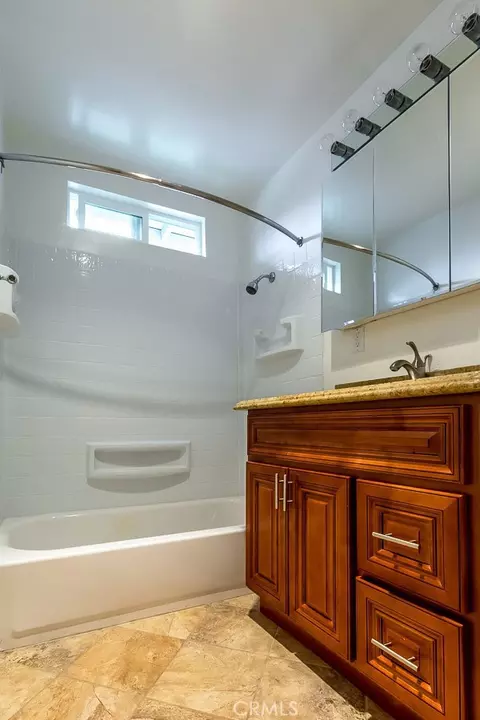 Bath - 219 S Oak St, Orange, CA 92866 photo 1 of 4