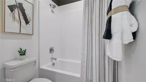 Bath - 644 Guy Turner Dr, Camarillo, CA 93010 photo 3 of 4