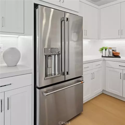 Kitchen - 644 Guy Turner Dr, Camarillo, CA 93010 photo 2 of 2
