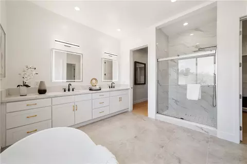 Bath - 2027 Via Monserate, Fallbrook, CA 92028 photo 2 of 9