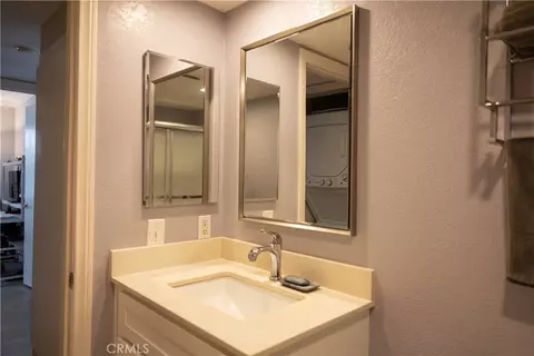 Bath - 1919 E Beverly Way #113, Long Beach, CA 90802 photo 4 of 4