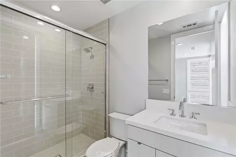 Bath - 156 Apron, Irvine, CA 92618 photo 2 of 8