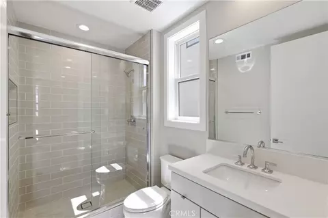 Bath - 156 Apron, Irvine, CA 92618 photo 3 of 8