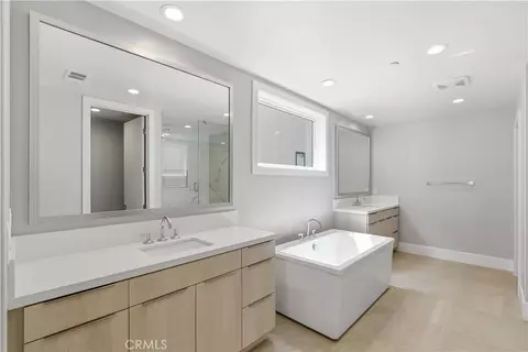 Bath - 156 Apron, Irvine, CA 92618 photo 4 of 8
