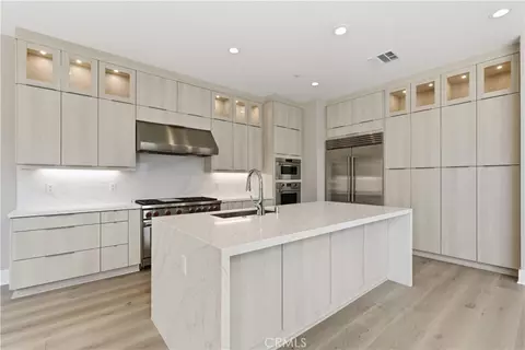 Kitchen - 156 Apron, Irvine, CA 92618 photo 2 of 3
