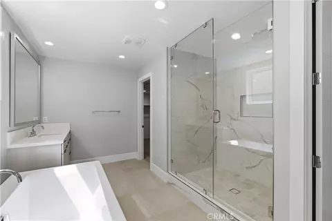 Bath - 156 Apron, Irvine, CA 92618 photo 5 of 8