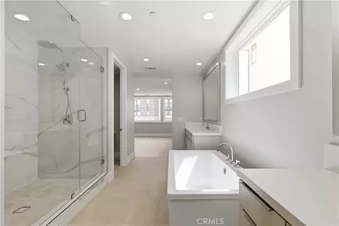 Bath - 156 Apron, Irvine, CA 92618 photo 7 of 8