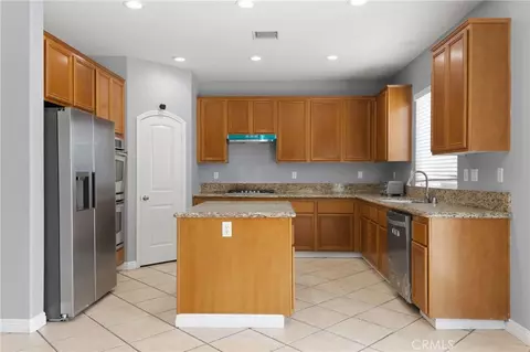 Kitchen - 13239 Placentia St, Hesperia, CA 92344 photo 1 of 3