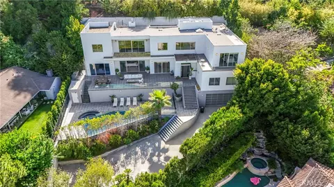 12148 Travis, Los Angeles, CA 90049