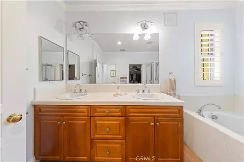 Bath - 111 Chantilly, Irvine, CA 92620 photo 3 of 6