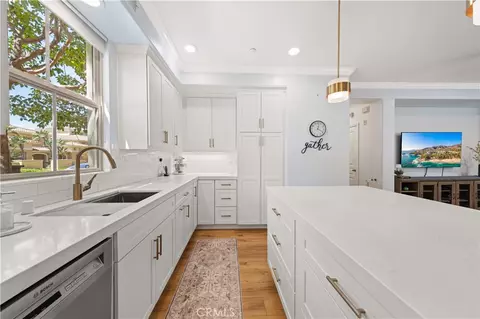 Kitchen - 111 Chantilly, Irvine, CA 92620 photo 6 of 7