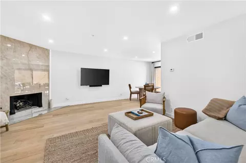 Living - 1680 N Coast Highway 101 #36, Encinitas, CA 92024 photo 2 of 5
