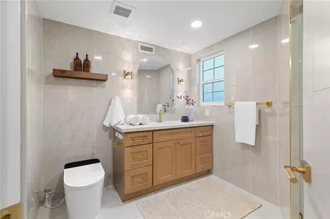 Bath - 436 Kiolstad, Placentia, CA 92870 photo 4 of 5