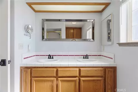 Bath - 27100 Barkes, Tehachapi, CA 93561 photo 3 of 3