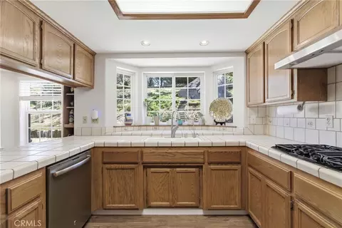 Kitchen - 27100 Barkes, Tehachapi, CA 93561 photo 2 of 5