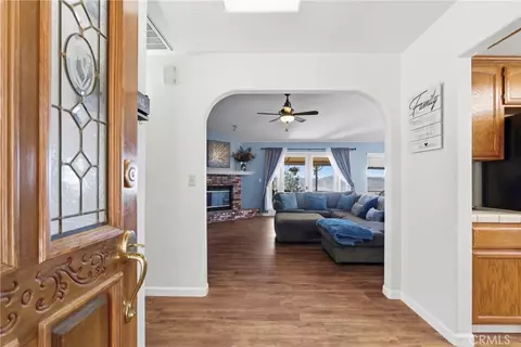 Entry Way - 27100 Barkes, Tehachapi, CA 93561 photo 2 of 4