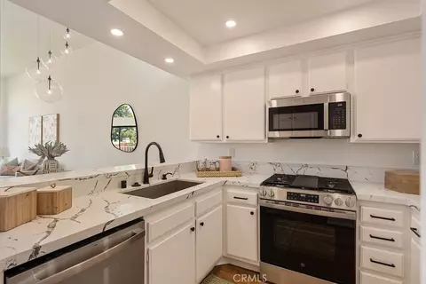 Kitchen - 550 Orange #421, Long Beach, CA 90802 photo 2 of 3