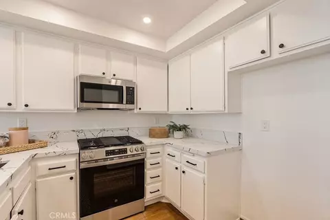 Kitchen - 550 Orange #421, Long Beach, CA 90802 photo 3 of 3