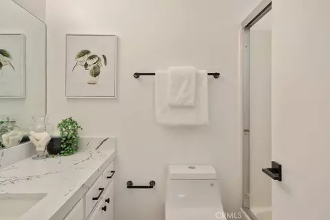Bath - 550 Orange #421, Long Beach, CA 90802 photo 2 of 3
