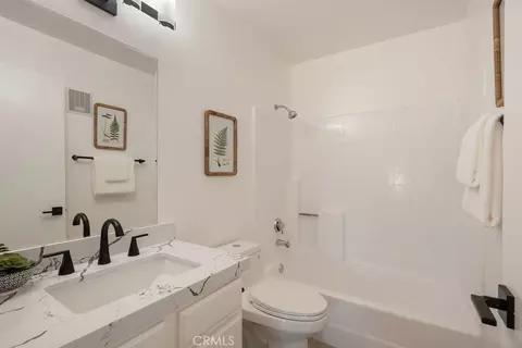 Bath - 550 Orange #421, Long Beach, CA 90802 photo 3 of 3
