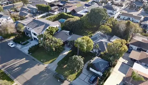 379 Walnut St, Costa Mesa, CA 92627