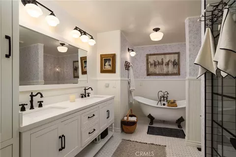 Bath - 10903 Meads, Orange, CA 92869 photo 1 of 2