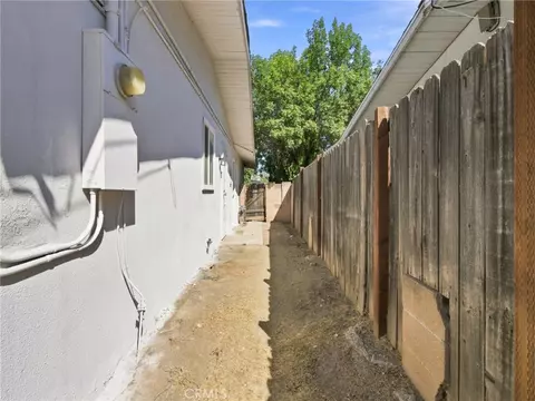 Exterior - 7735 Zelzah Ave, Reseda, CA 91335 photo 6 of 7