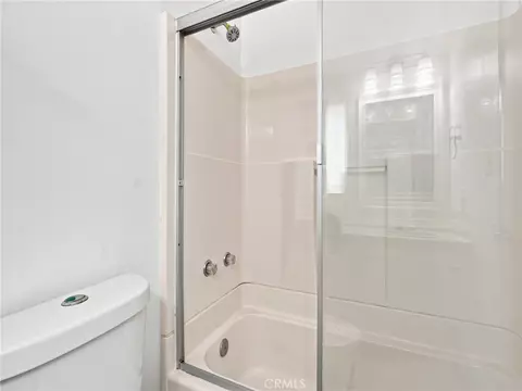 Bath - 7735 Zelzah Ave, Reseda, CA 91335 photo 3 of 4