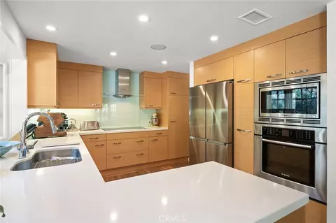 Kitchen - 17 Rippling Strm, Irvine, CA 92603 photo 2 of 4