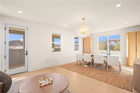 Dining - 18472 Boulder Blf, Silverado, CA 92676 photo 5 of 5