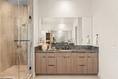 Bath - 18472 Boulder Blf, Silverado, CA 92676 photo 2 of 7