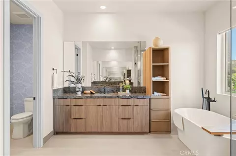 Bath - 18472 Boulder Blf, Silverado, CA 92676 photo 3 of 7