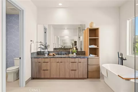 Bath - 18472 Boulder Blf, Silverado, CA 92676 photo 3 of 6