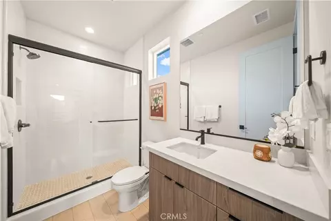 Bath - 18472 Boulder Blf, Silverado, CA 92676 photo 7 of 7
