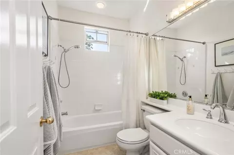 Bath - 37 Del Cambrea, Irvine, CA 92606 photo 4 of 4