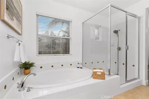 Bath - 31 Dinuba, Irvine, CA 92602 photo 2 of 3