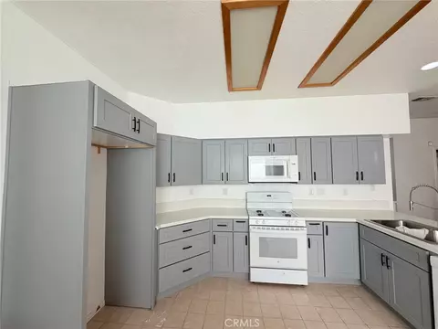 Kitchen - 36547 Caleandra St, Palmdale, CA 93552 photo 3 of 4