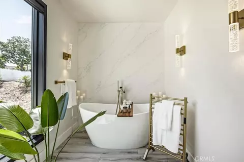Bath - 6190 Shaker, Riverside, CA 92506 photo 4 of 5